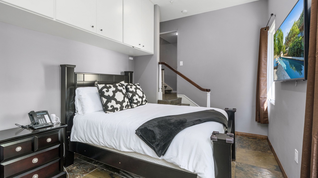 Photo of Bedroom in Beverly Glen