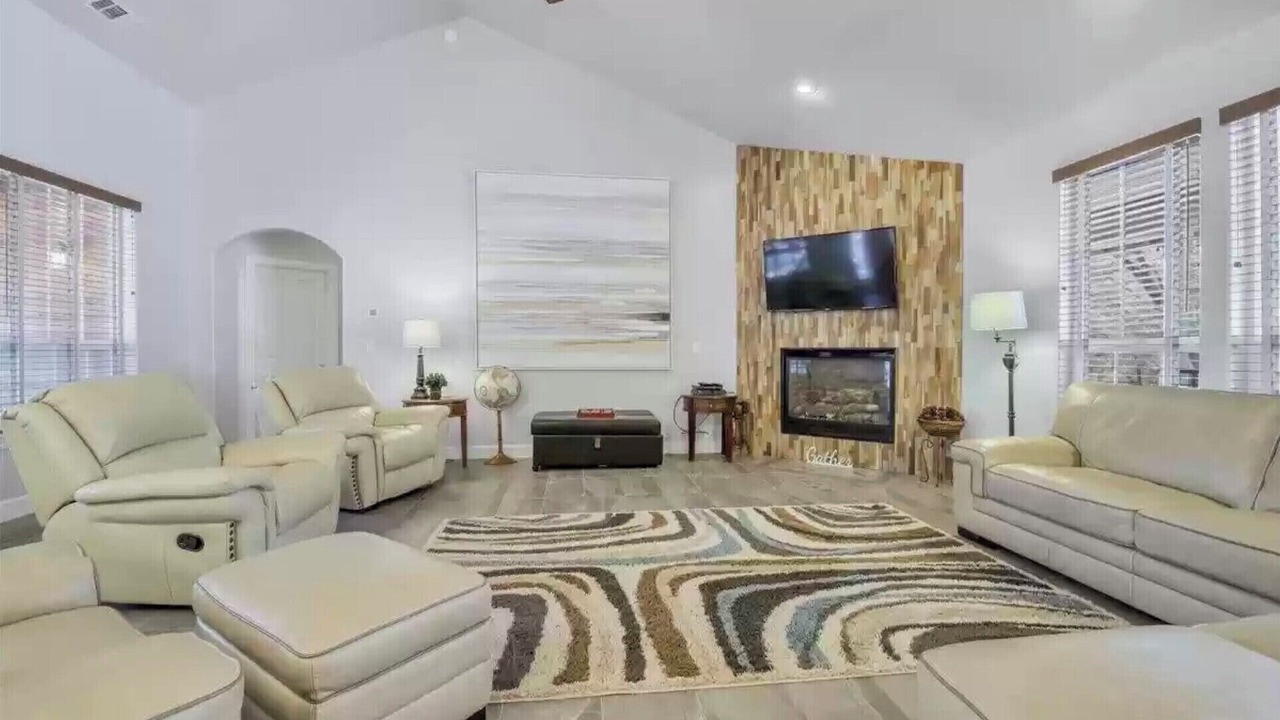 Photo of Livingroom in Auburn