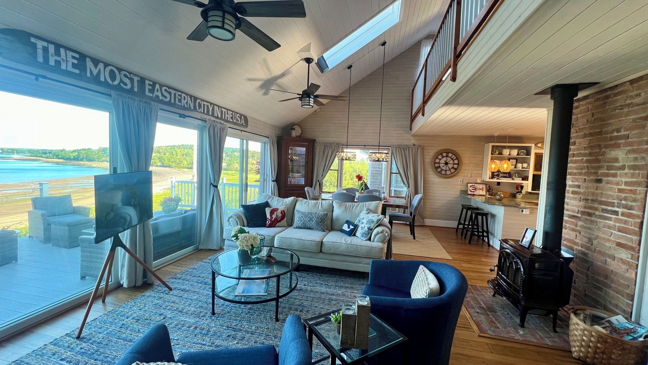 Photo of Livingroom in Eastport