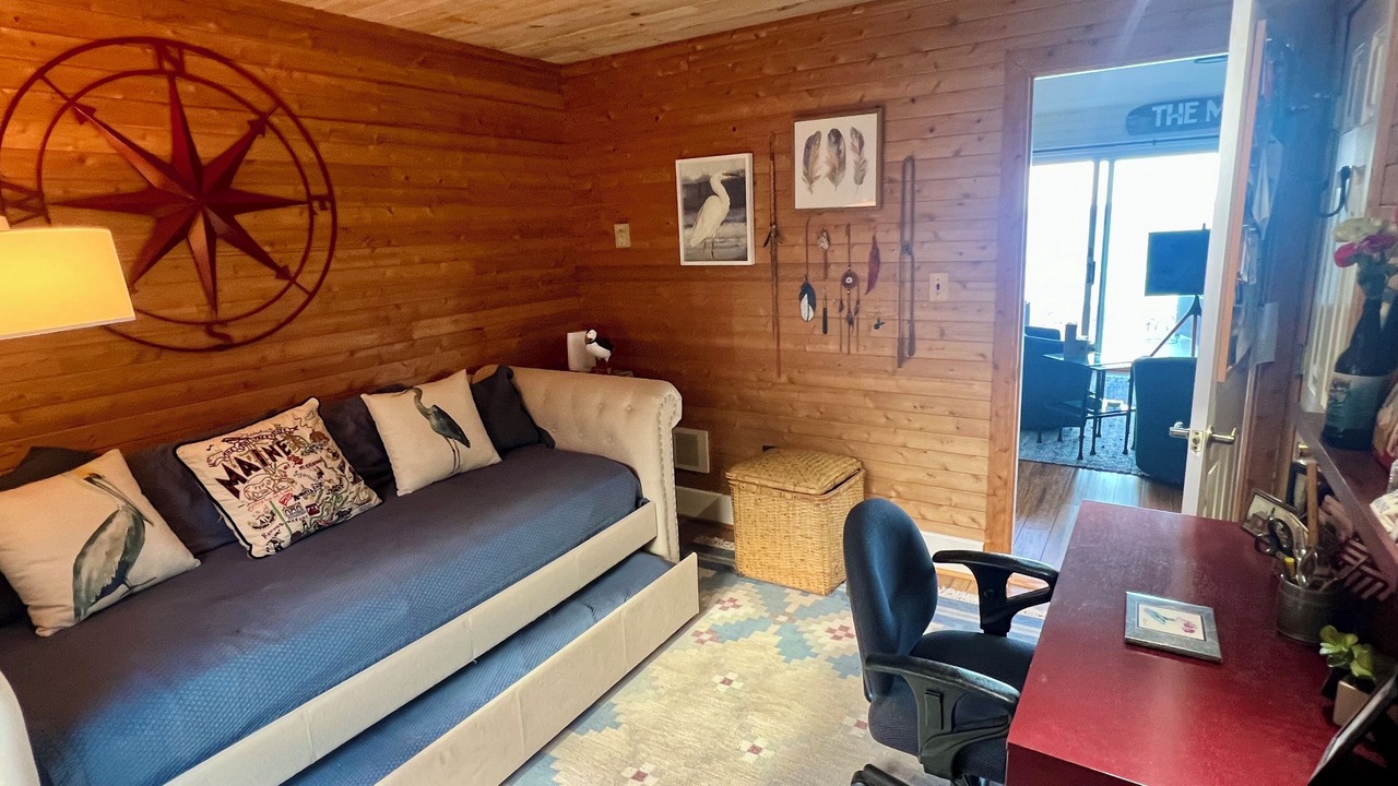 Photo of Livingroom in Eastport