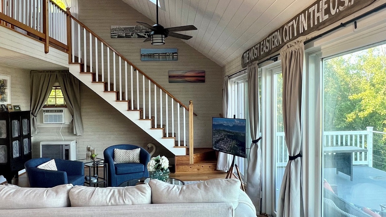 Photo of Livingroom in Eastport