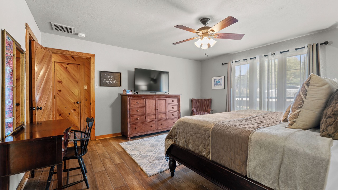 Photo of Bedroom in Canyon Lake