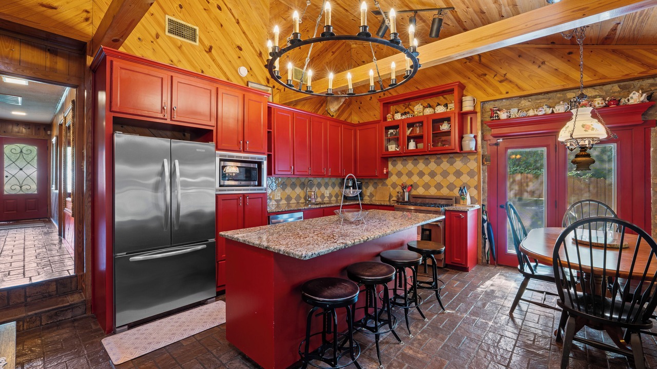 Photo of Kitchen in Canyon Lake