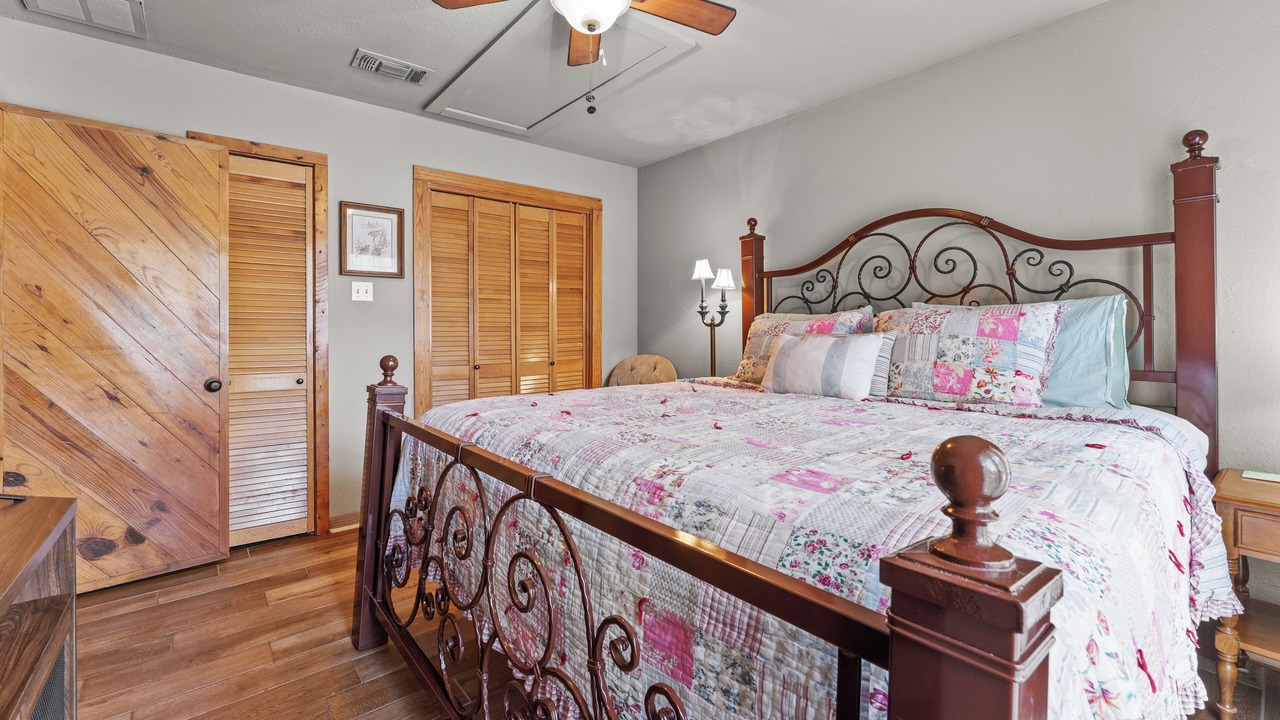 Photo of Bedroom in Canyon Lake