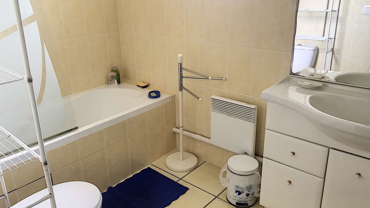 Photo of Bathroom in Messanges