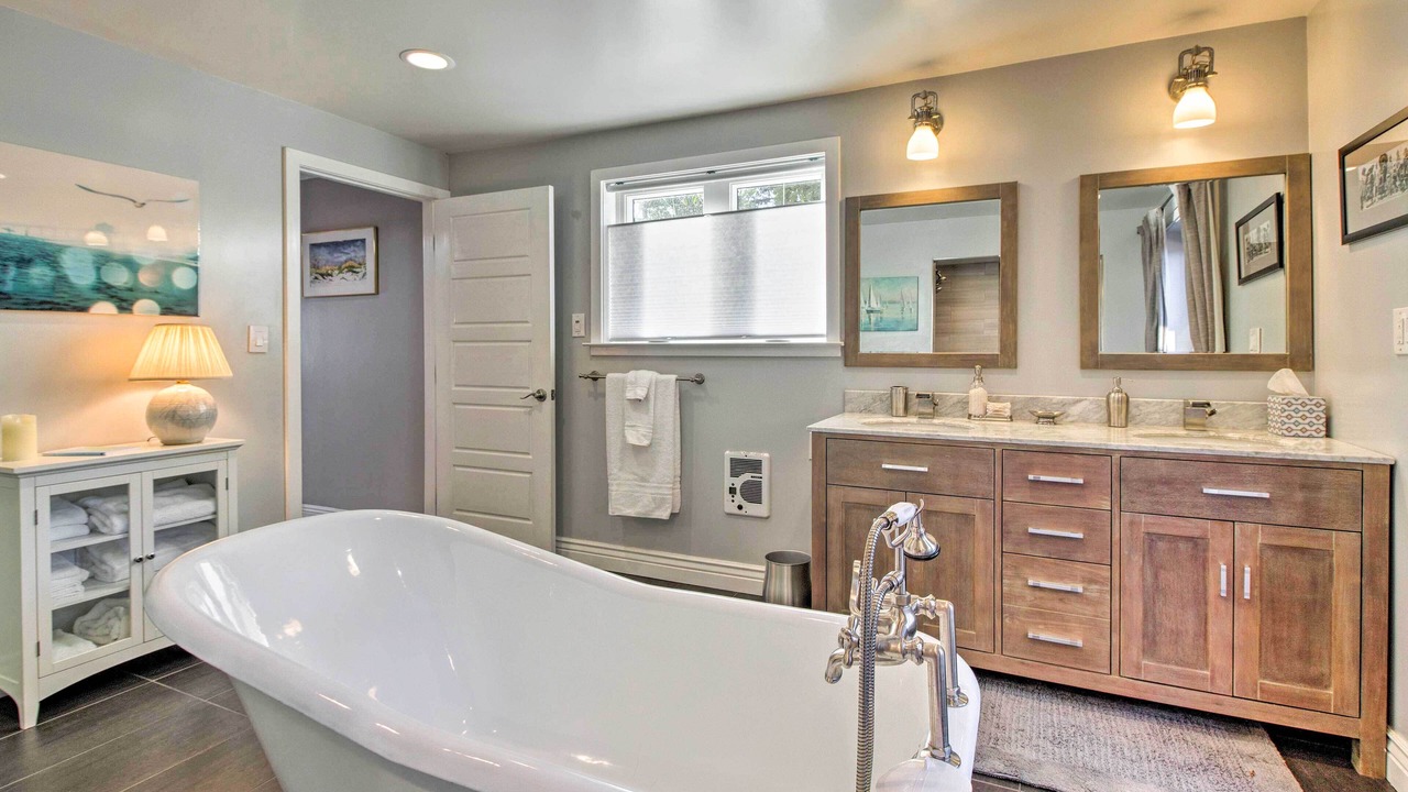 Photo of Bathroom in Point Richmond