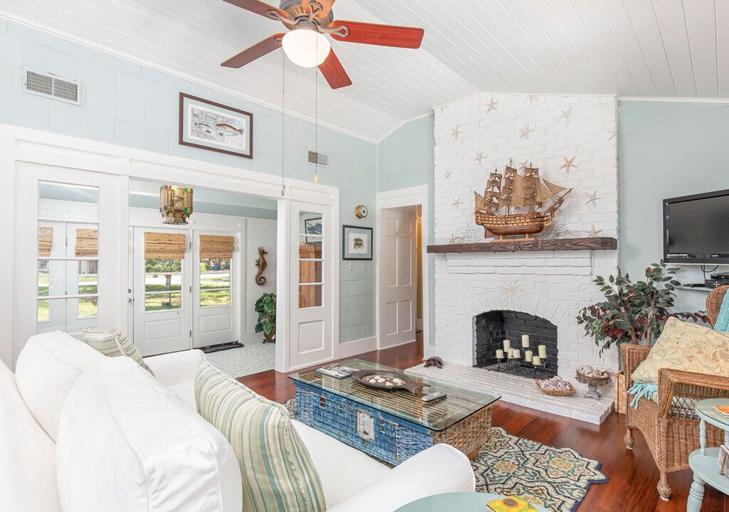 Photo of Bedroom in Savannah Beach