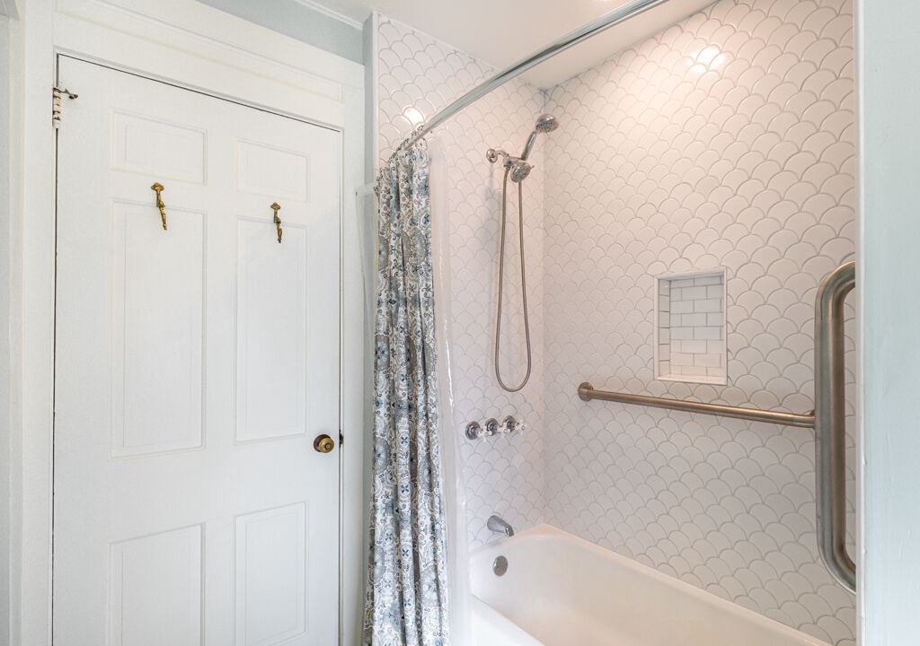 Photo of Bathroom in Savannah Beach