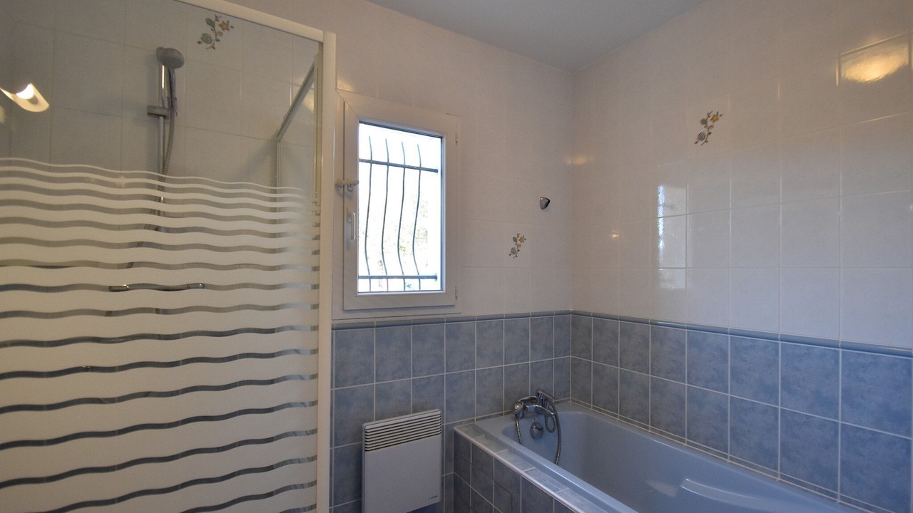 Photo of Bathroom in Felines-Minervois