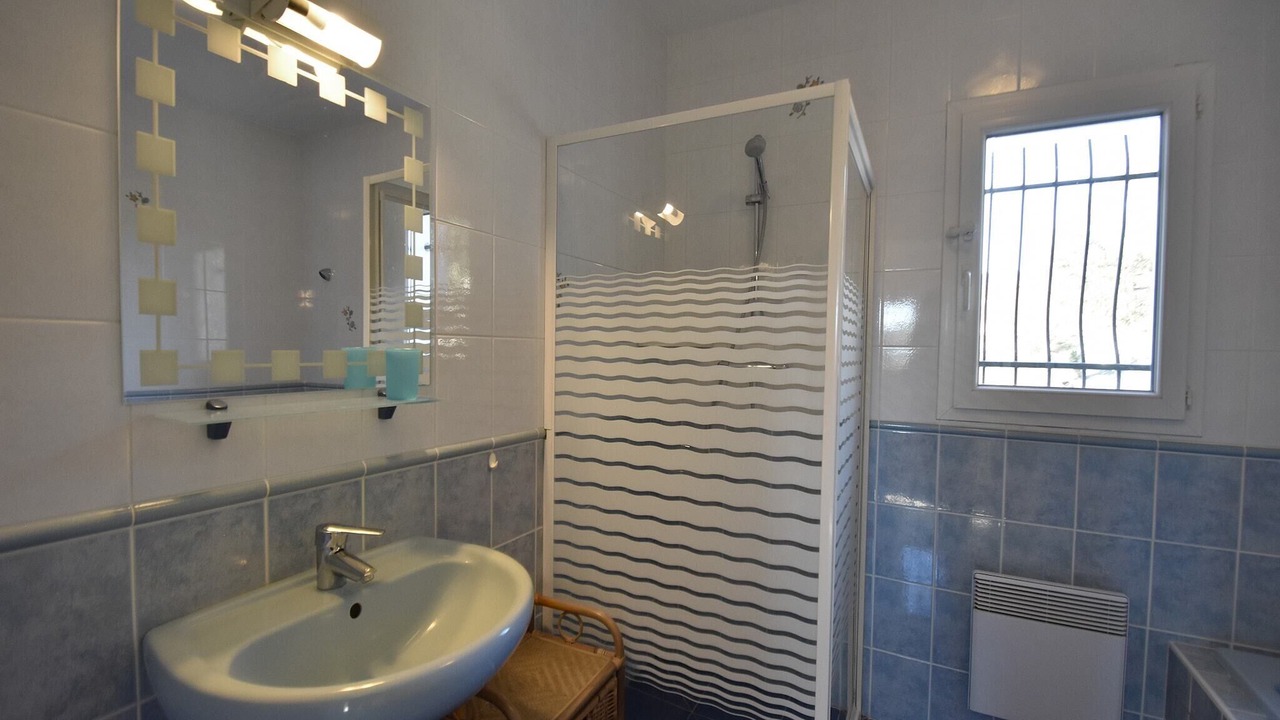 Photo of Bathroom in Felines-Minervois