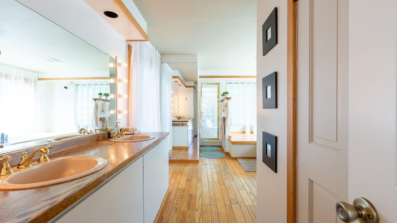 Photo of Bathroom in Strawberry