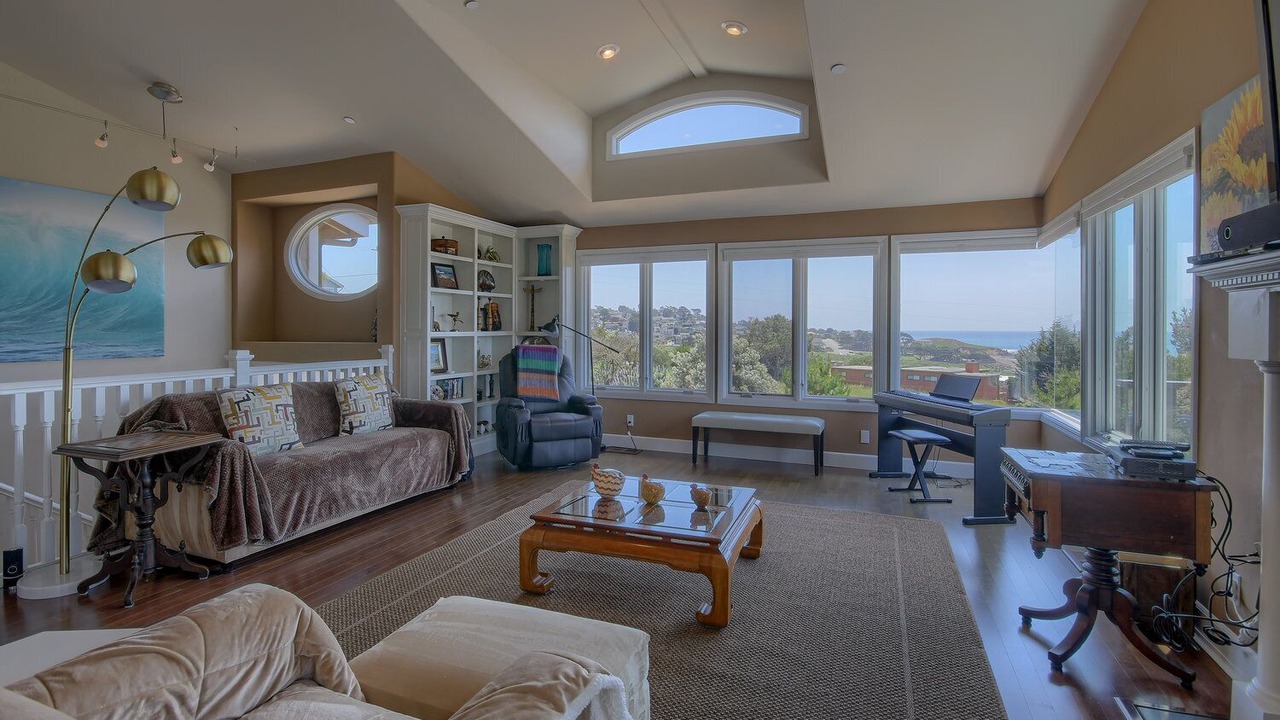 Photo of Livingroom in Happy Hill