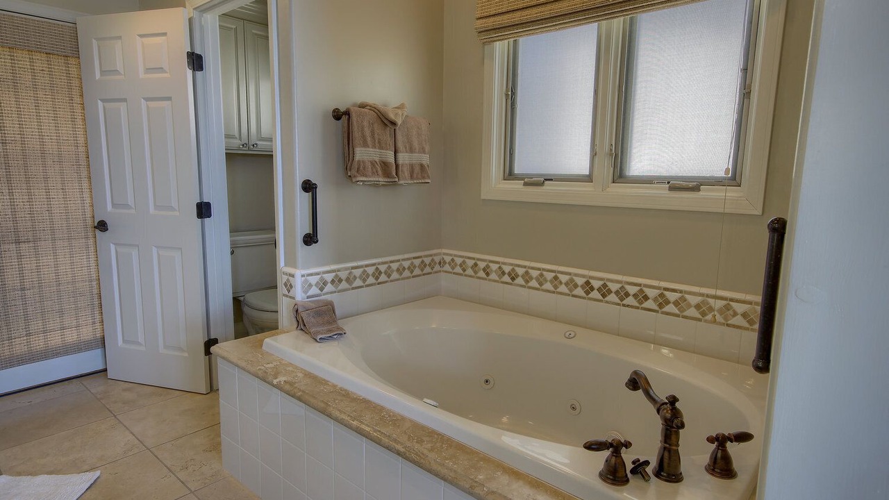Photo of Bathroom in Happy Hill