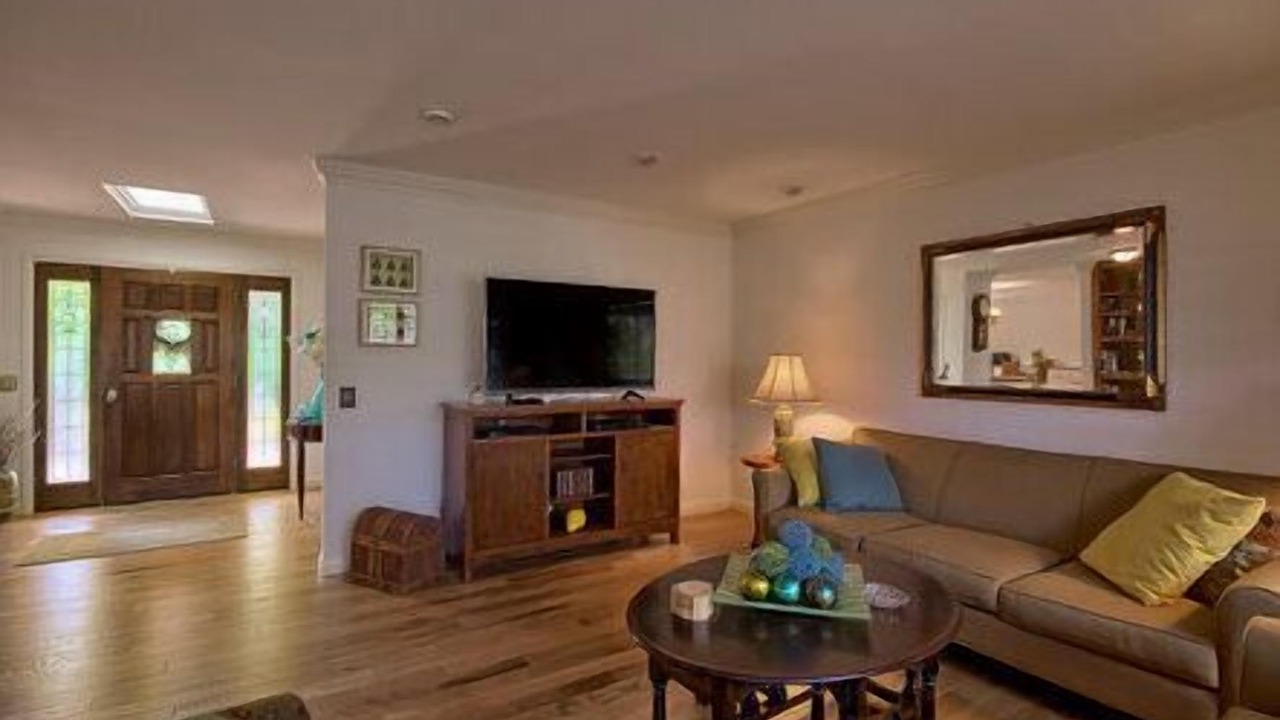 Photo of Livingroom in Pine Knolls Estates