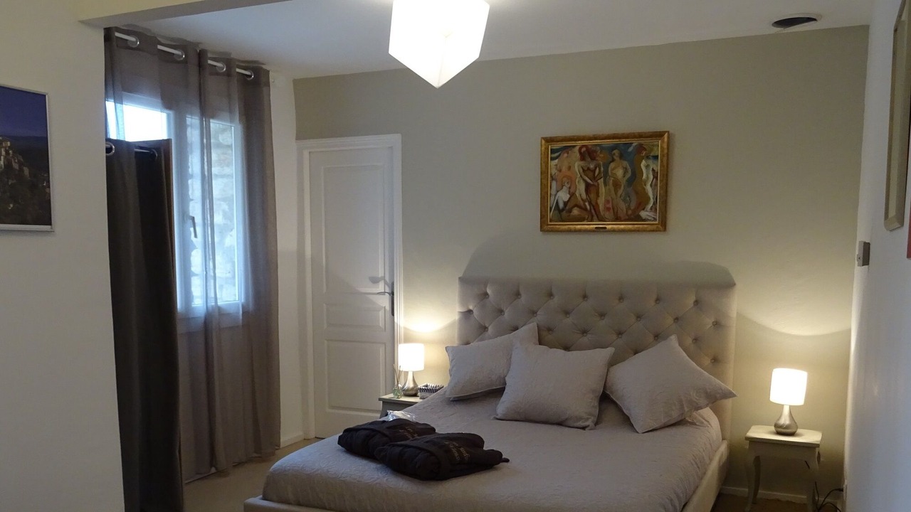 Photo of Bedroom in Murs