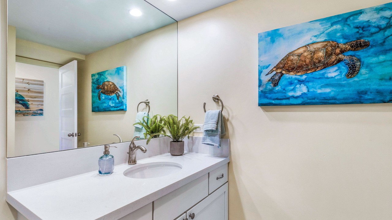 Photo of Bathroom in Historic Lahaina Front Street