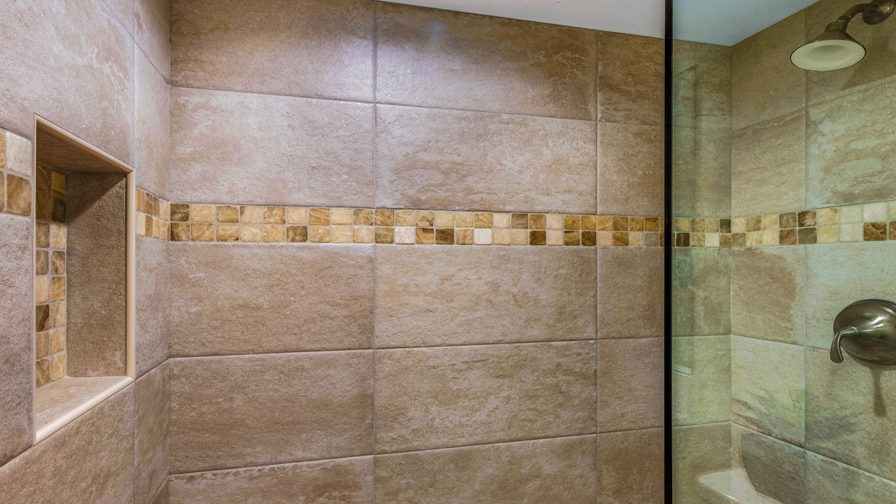 Photo of Bathroom in Historic Lahaina Front Street