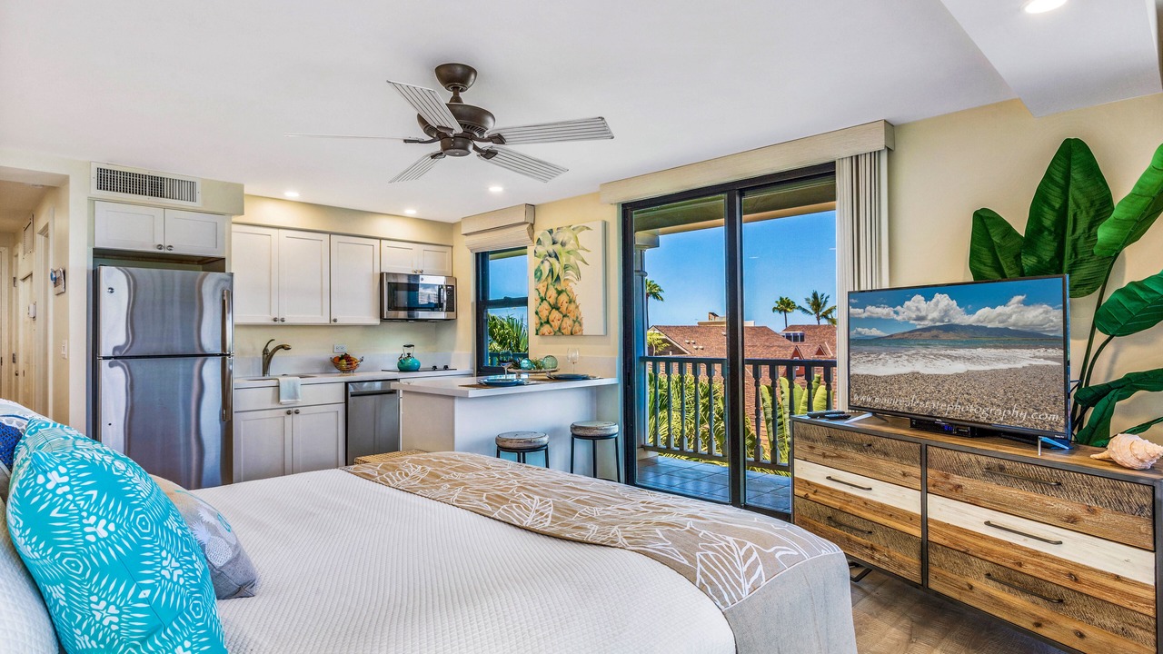 Photo of Bedroom in Historic Lahaina Front Street