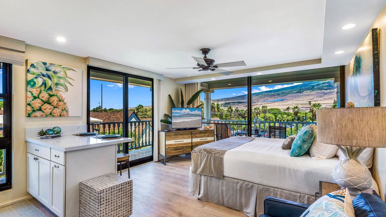 Photo of Bedroom in Historic Lahaina Front Street