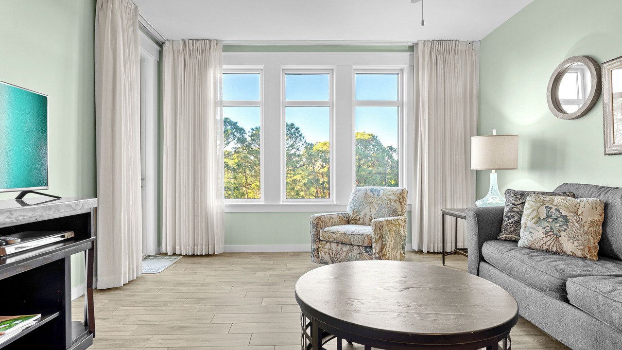 Photo of Livingroom in Baytowne Wharf