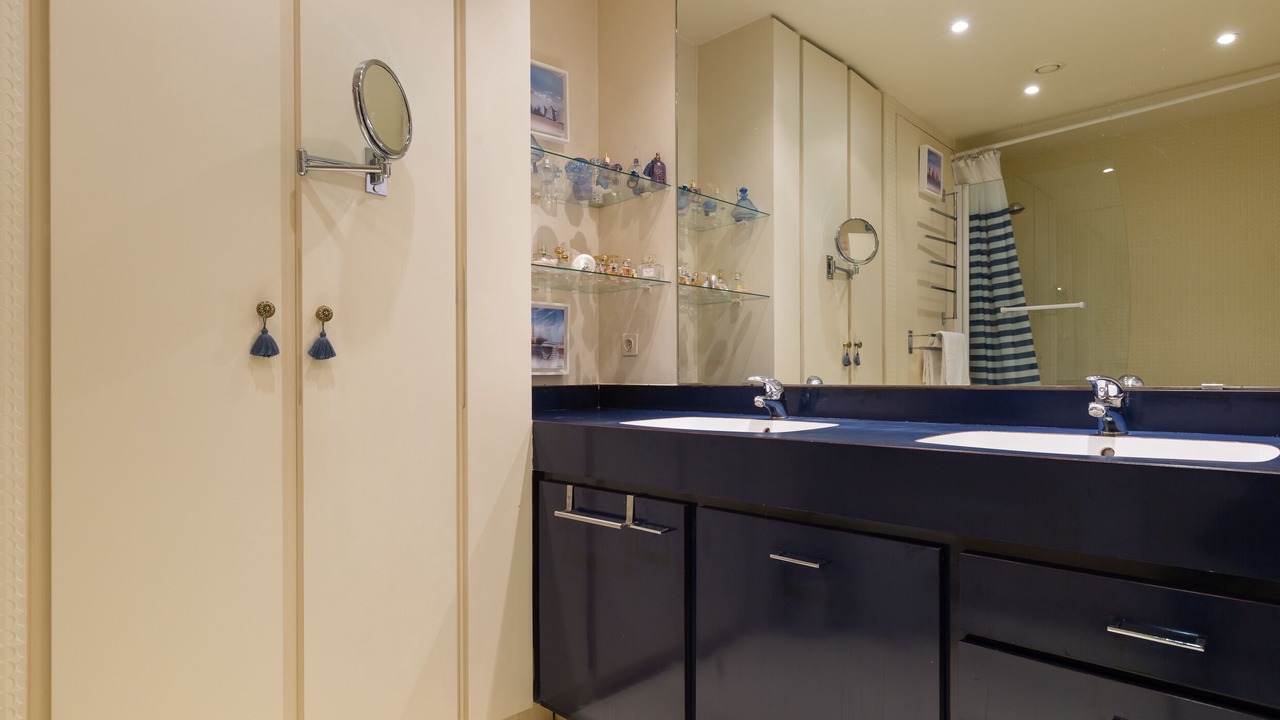 Photo of Bathroom in 16th Arrondissement