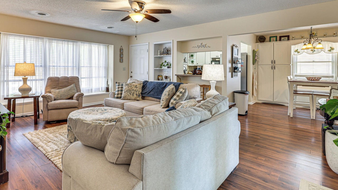 Photo of Livingroom in Tranquil Harbour
