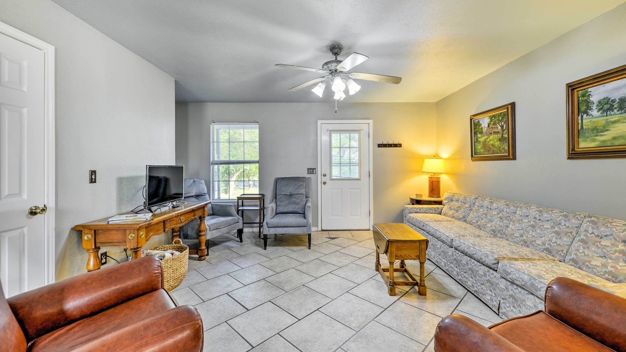 Photo of Livingroom in Moody