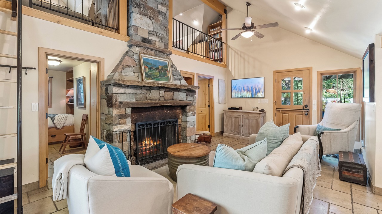 Photo of Livingroom in Sundance