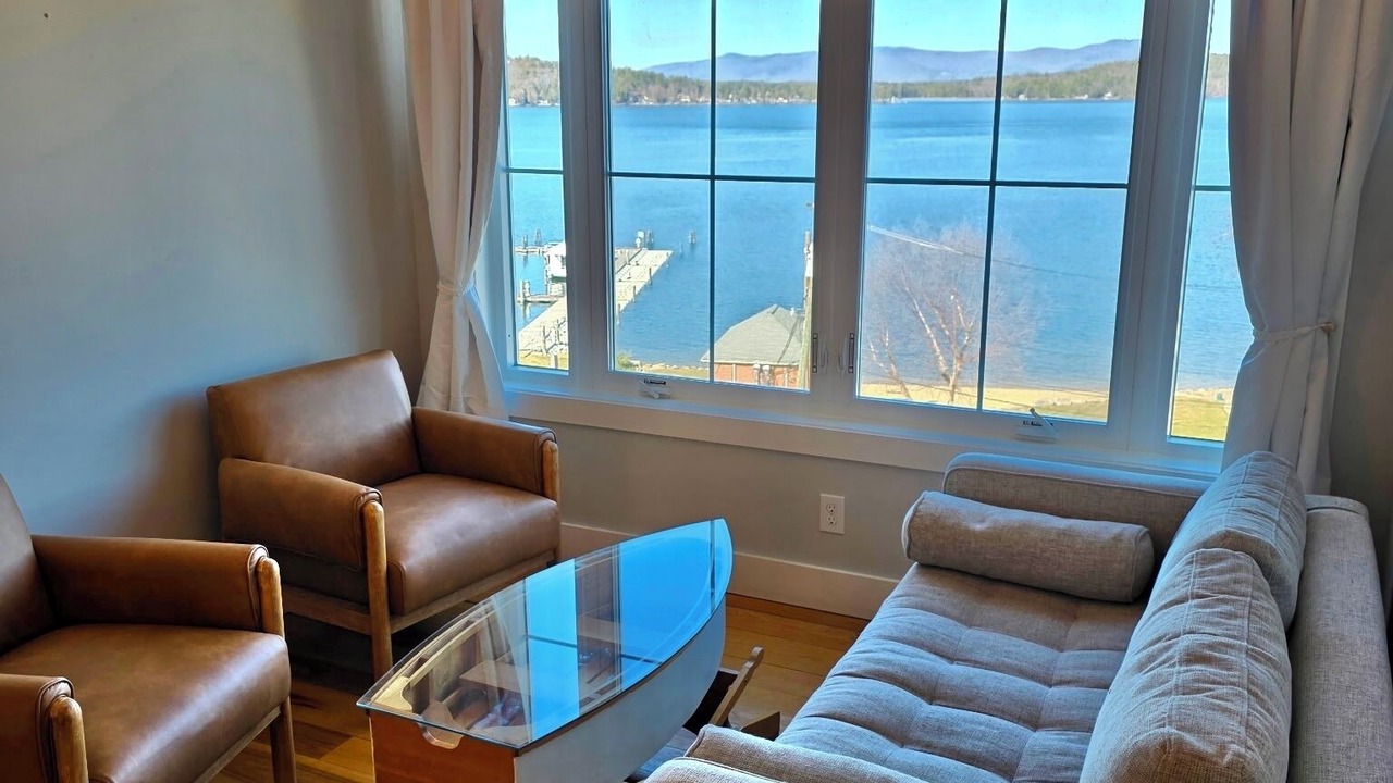 Photo of Livingroom in Weirs Beach