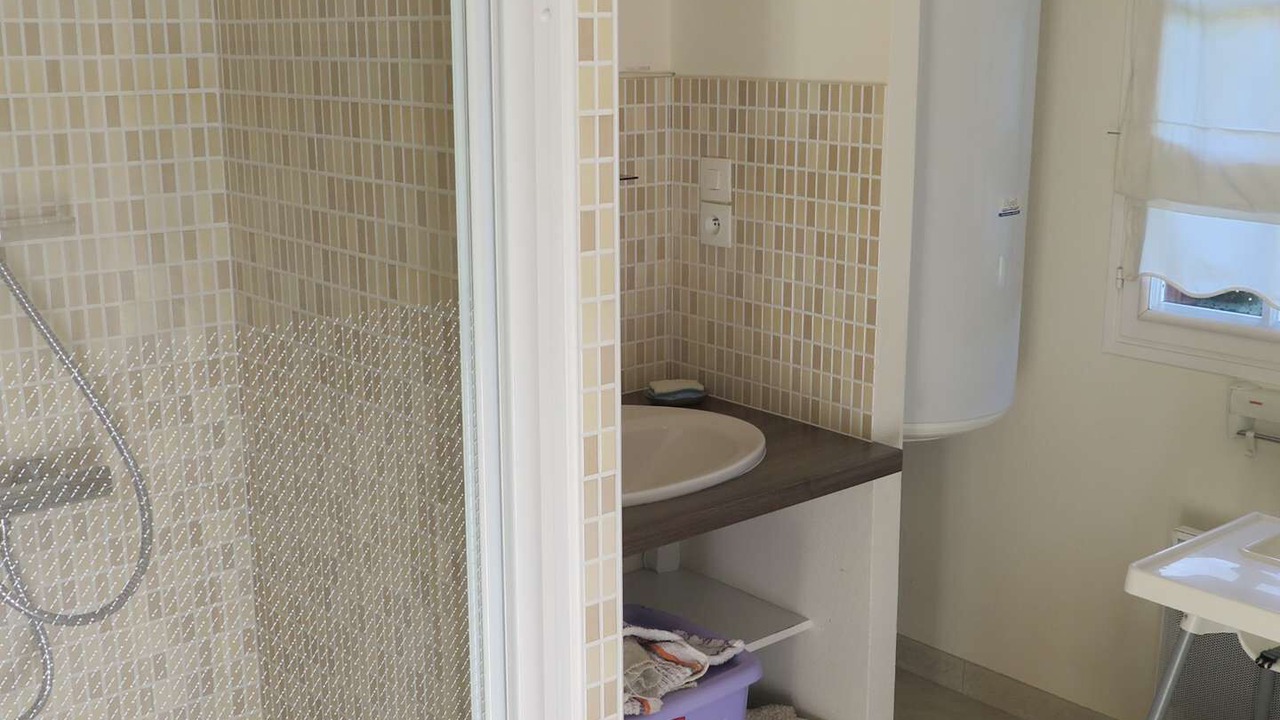 Photo of Bathroom in Messanges