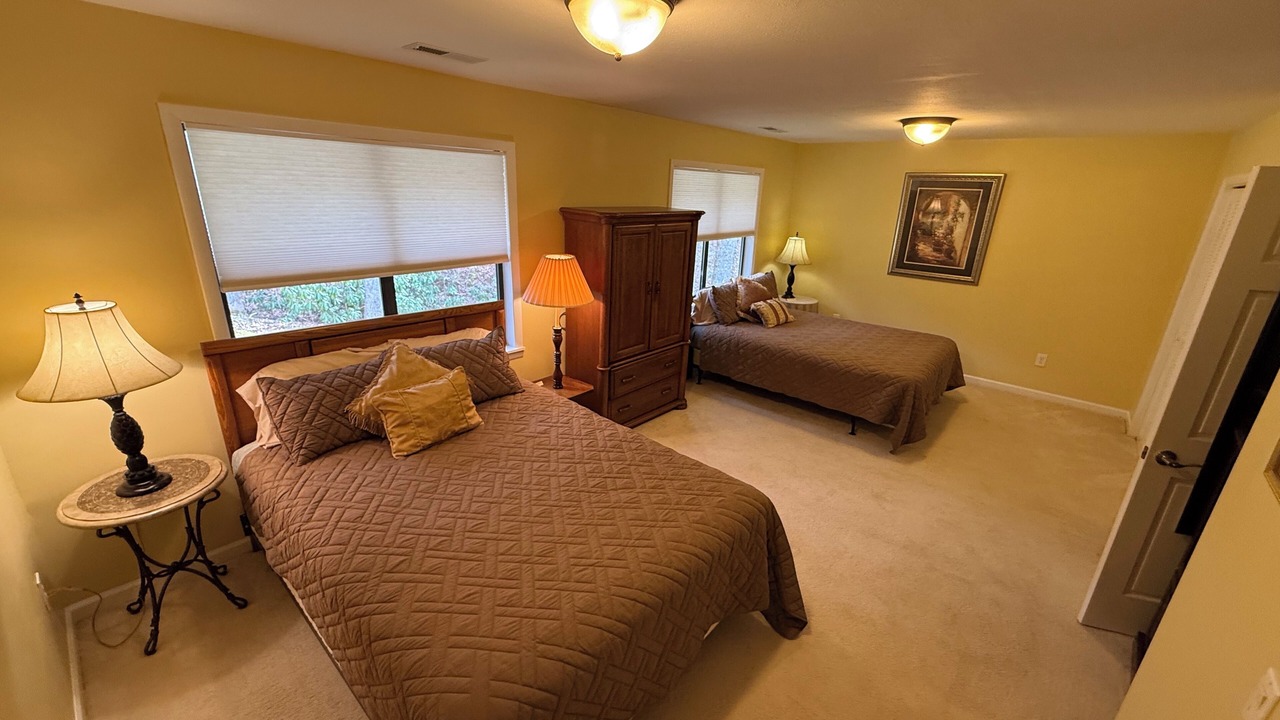 Photo of Bedroom in Robbinsville