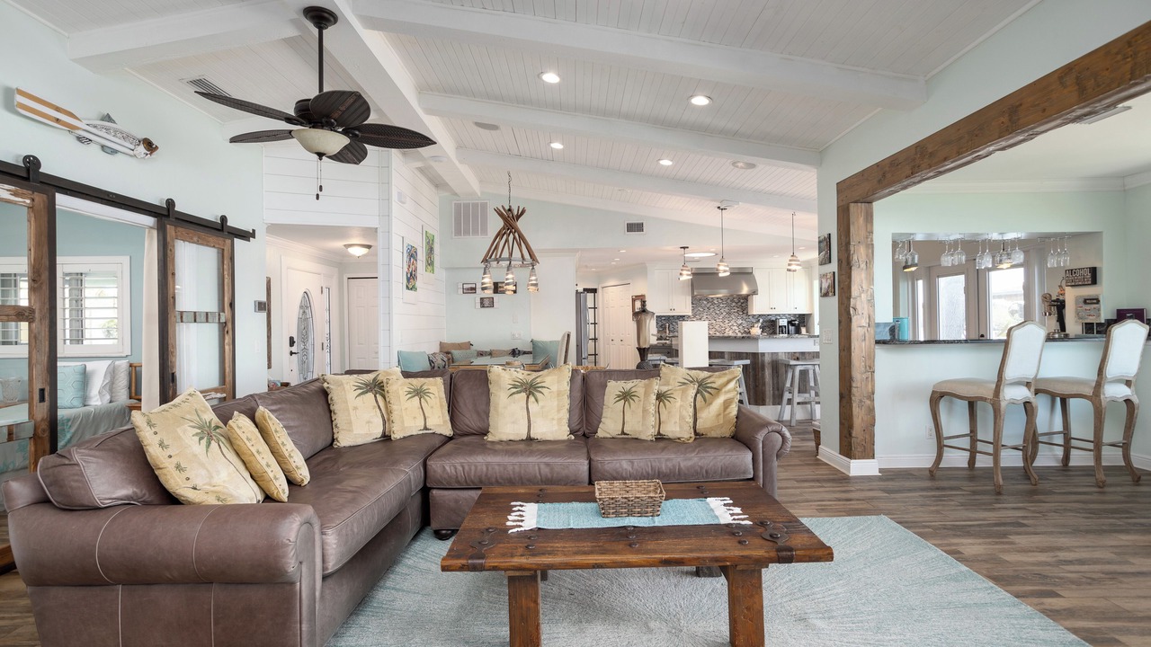 Photo of Bedroom in Sunnyland Beach