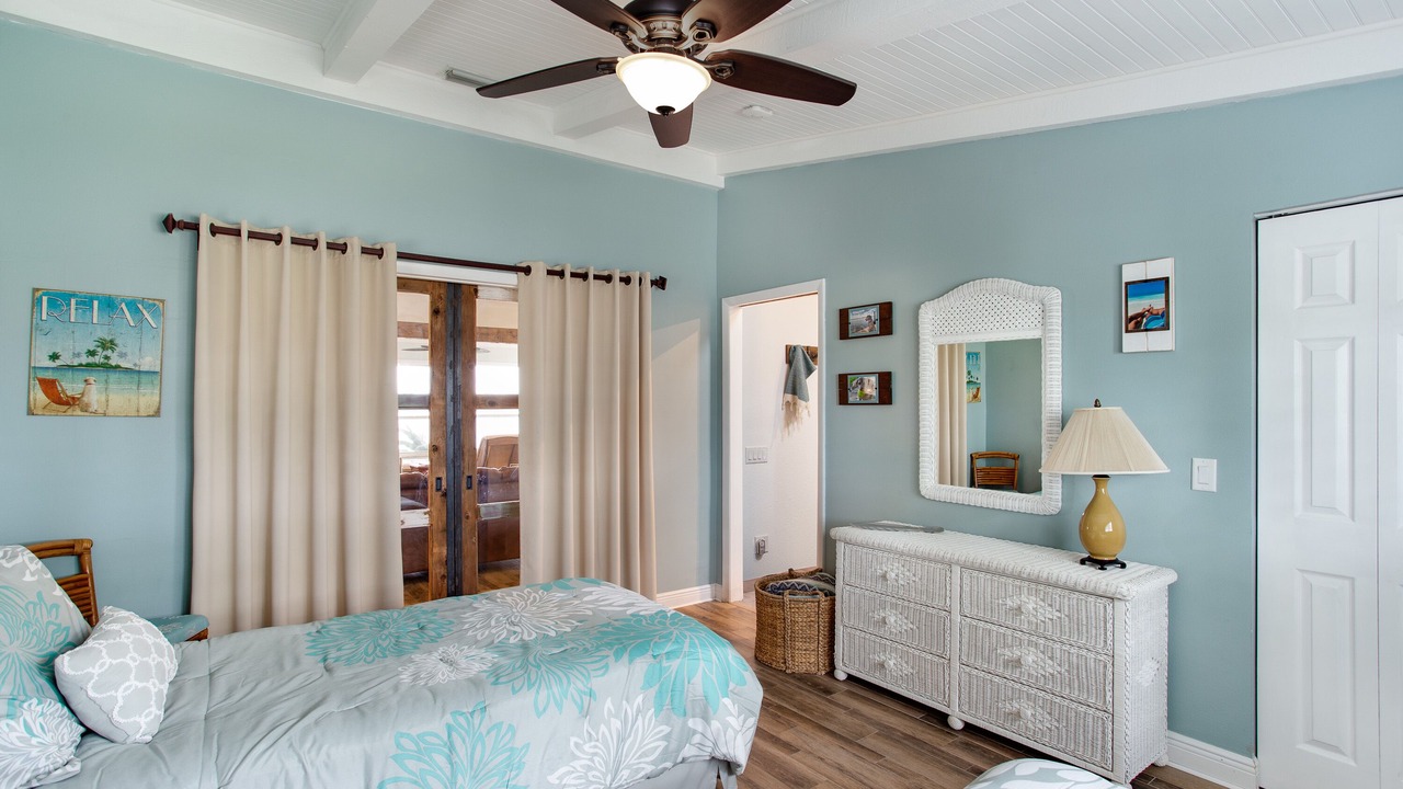 Photo of Bedroom in Sunnyland Beach