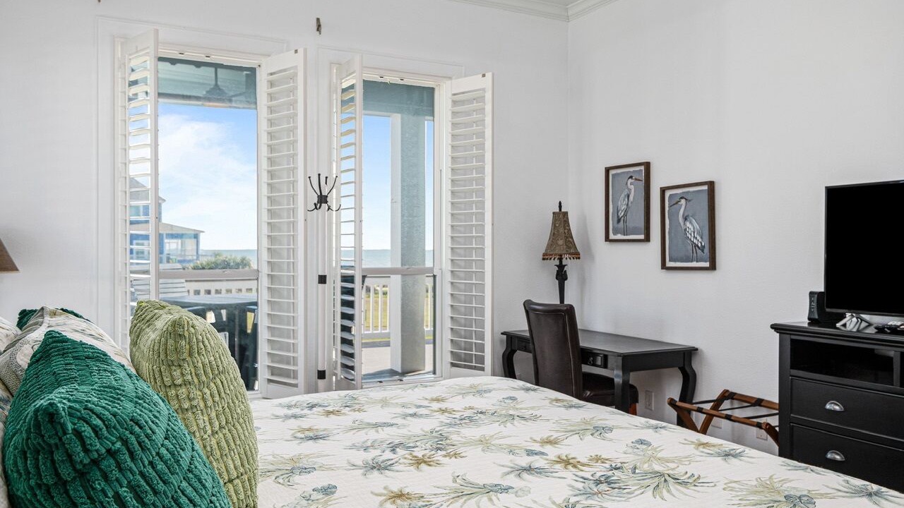 Photo of Bedroom in Crystal Beach