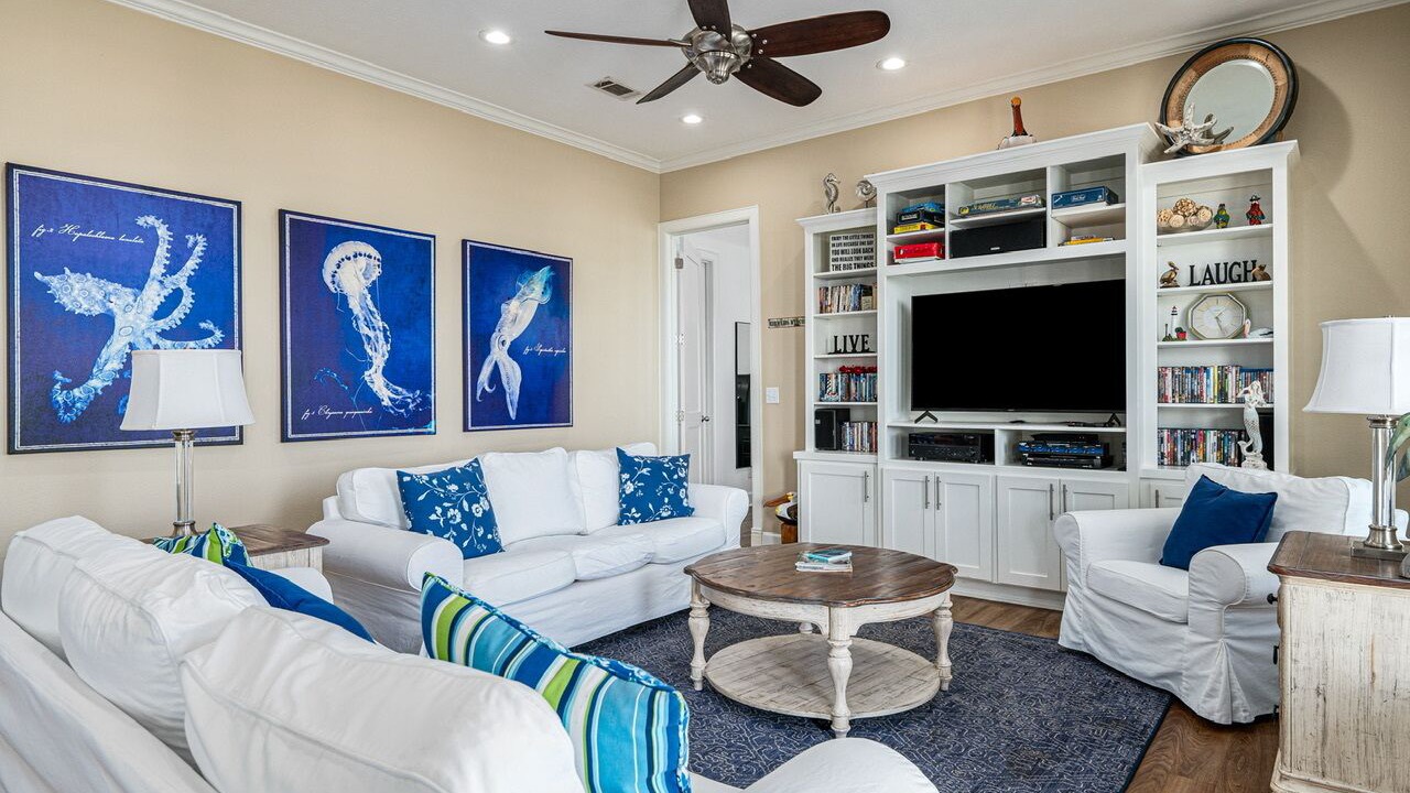 Photo of Livingroom in Crystal Beach