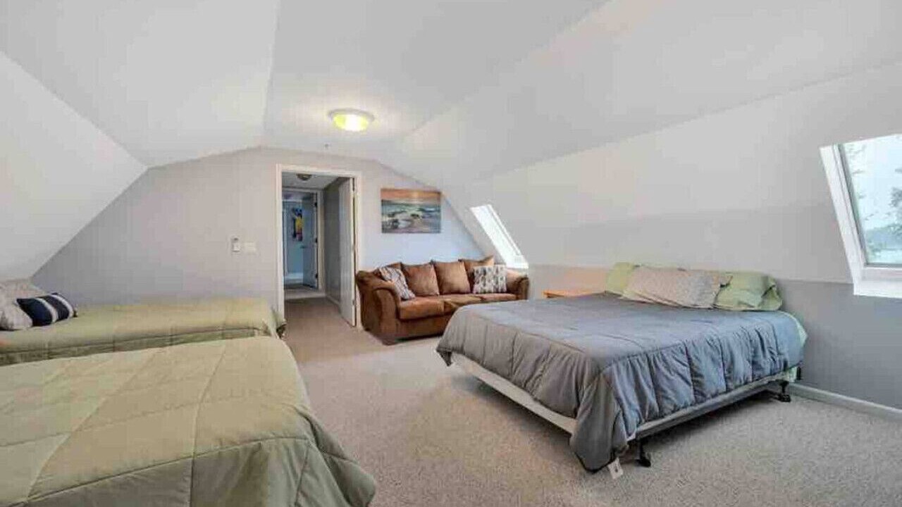 Photo of Bedroom in Hale