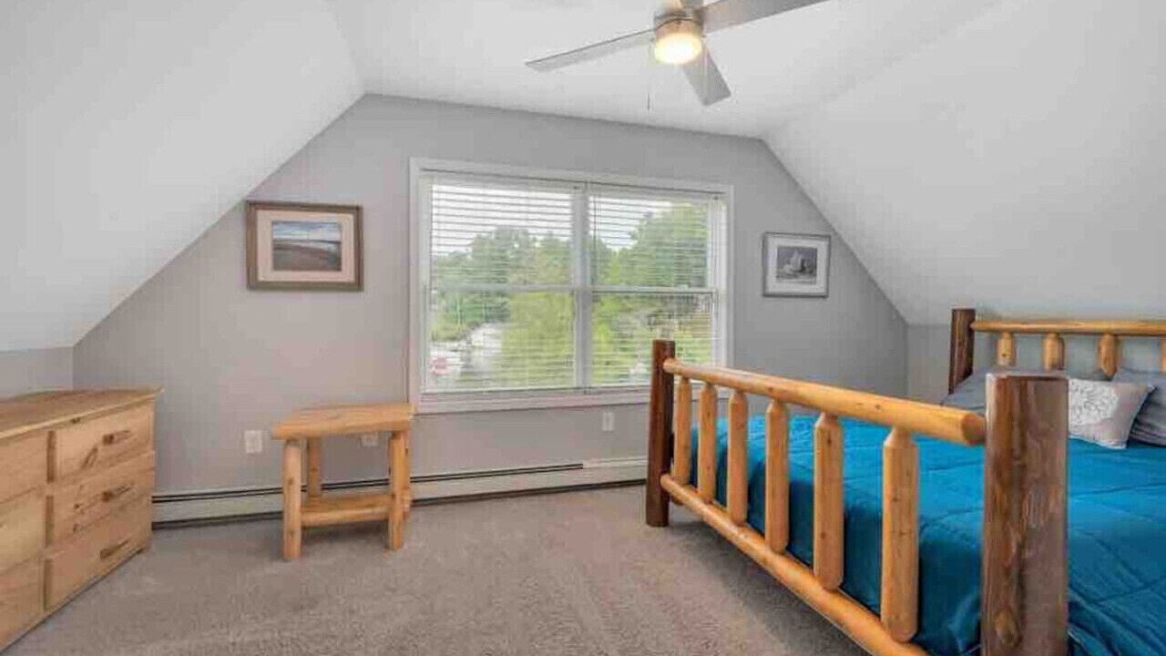 Photo of Bedroom in Hale