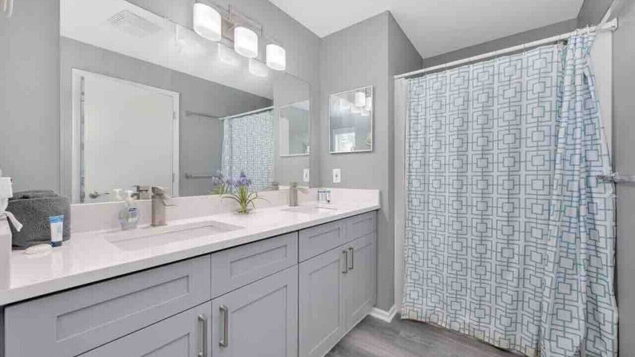 Photo of Bathroom in Hale