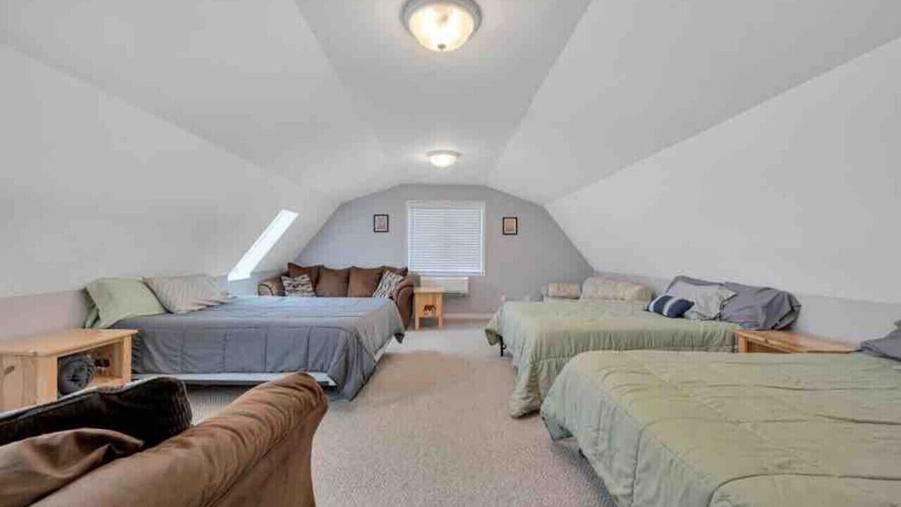 Photo of Bedroom in Hale