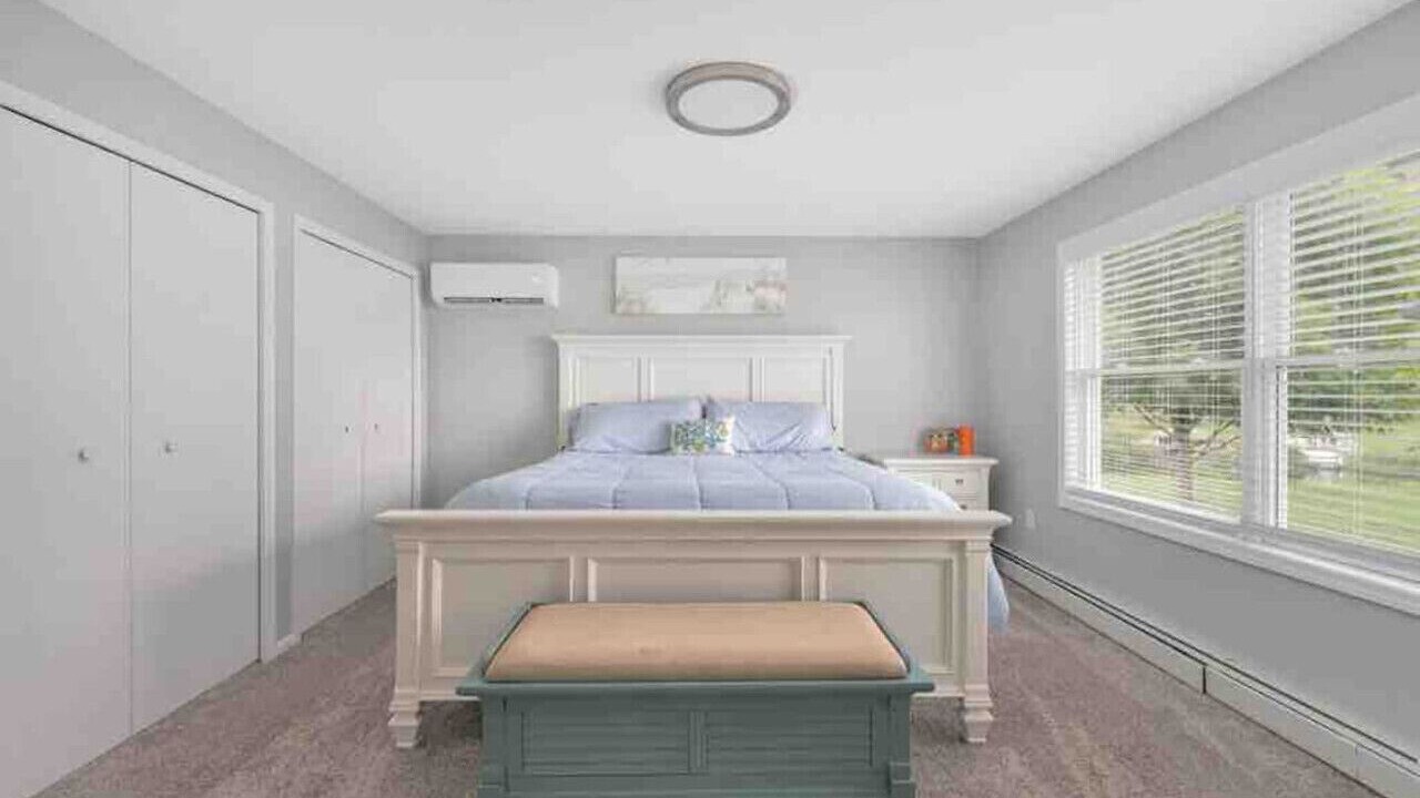 Photo of Bedroom in Hale