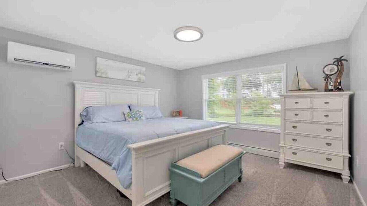 Photo of Bedroom in Hale