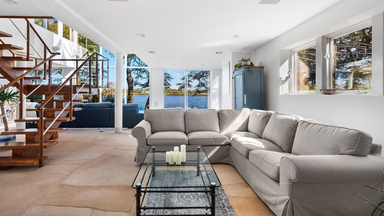 Photo of Livingroom in Water Mill