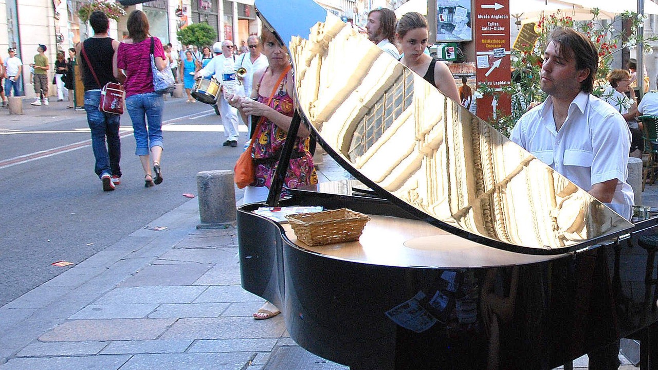 Photo of Others in Tavel