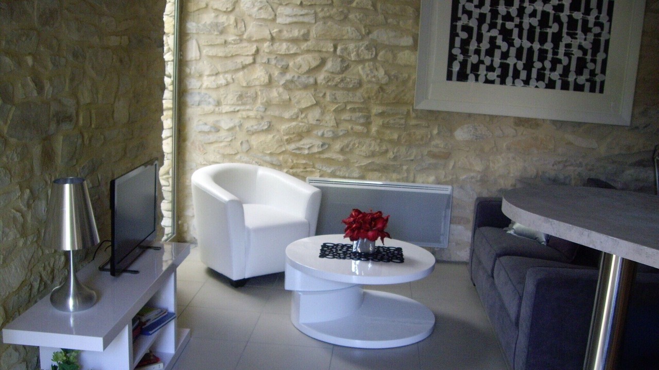 Photo of Others in Tavel