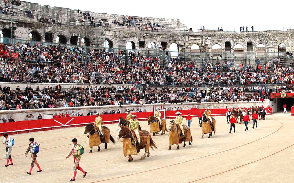 Photo of Others in Tavel