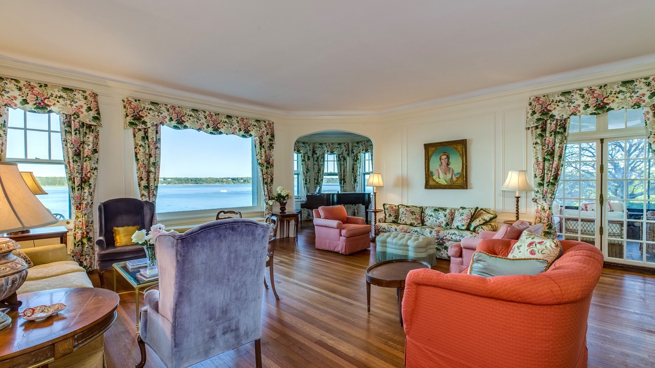 Photo of Livingroom in Centre Island