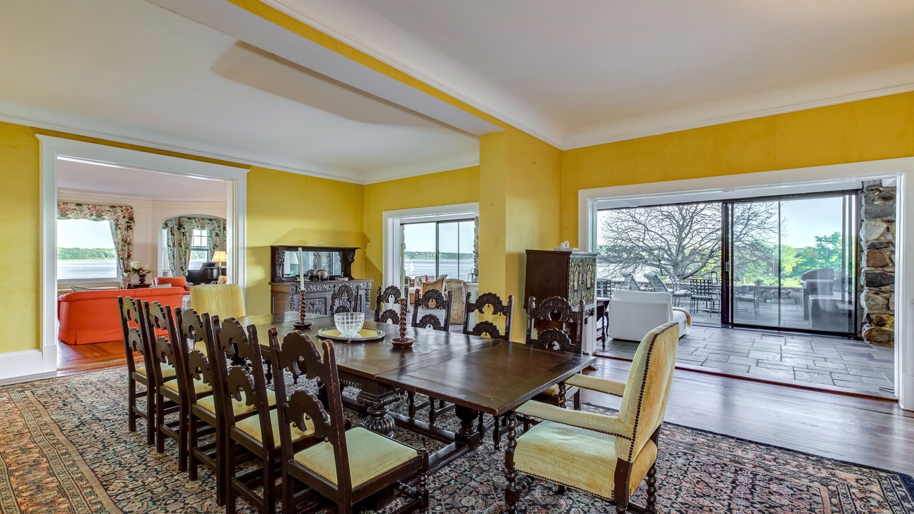 Photo of Bedroom in Centre Island