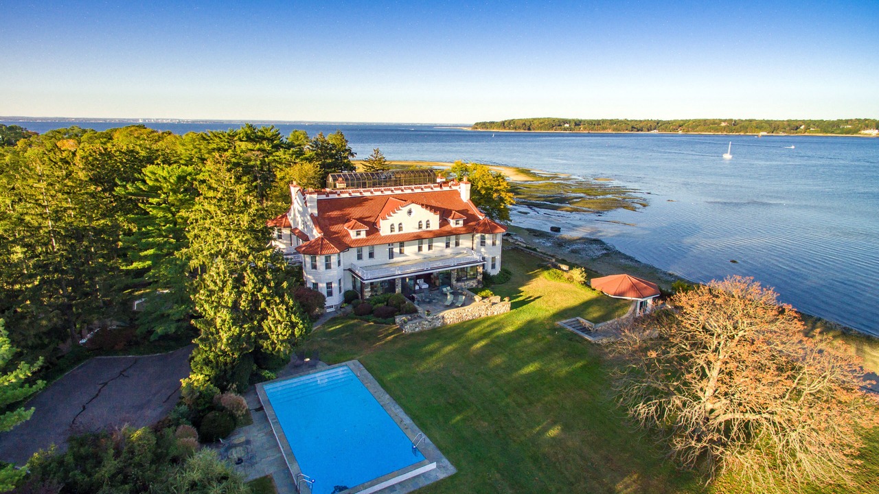 Photo of Outdoor in Centre Island