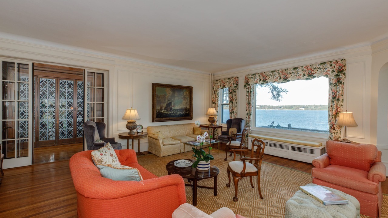 Photo of Livingroom in Centre Island