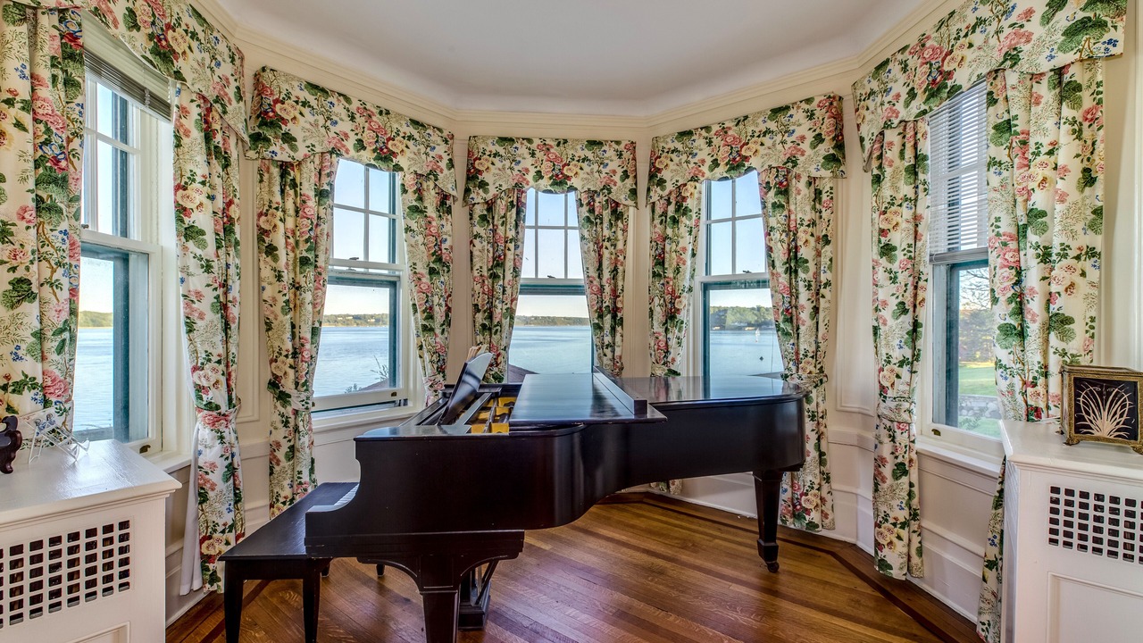 Photo of Others in Centre Island